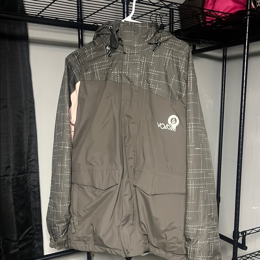 Volcom Gray Ski & Snow Jacket with Water-Resistant Finish